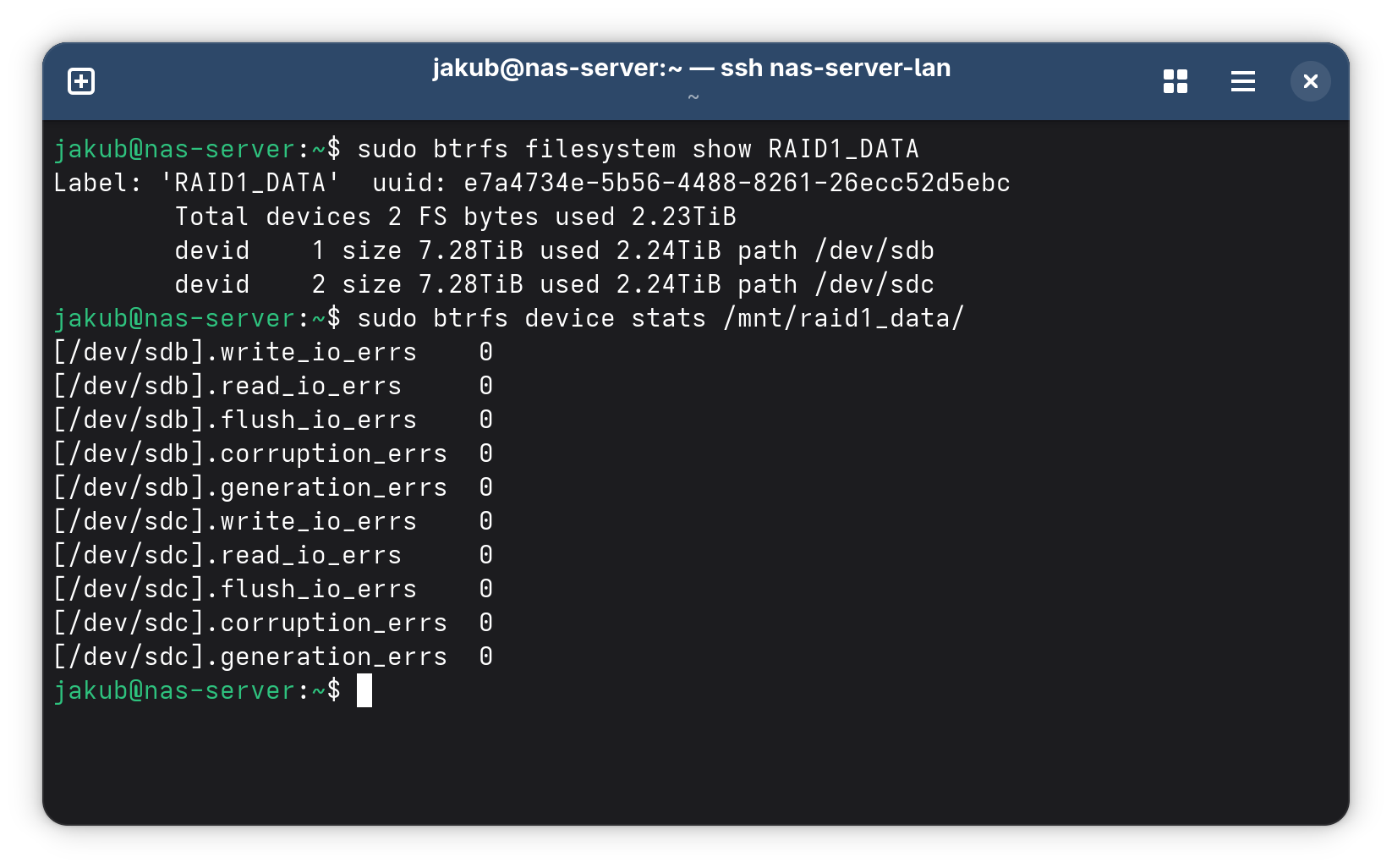 Výpis stavu btrfs RAID pole, které tvoří dva 8TB SATA HDD Hitachi Ultrastar He8.